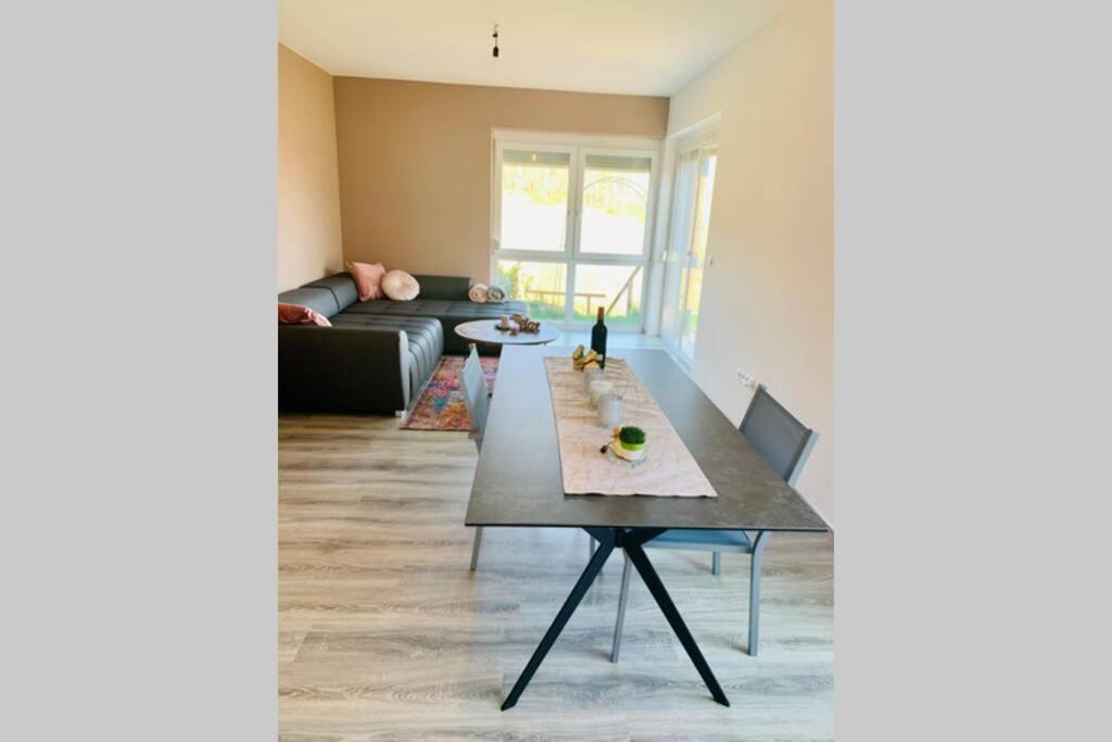 Gaestetraum Mit Wunderschoenem Ausblick Und Garten Apartment Muhldorf Bei Feldbach Exterior foto