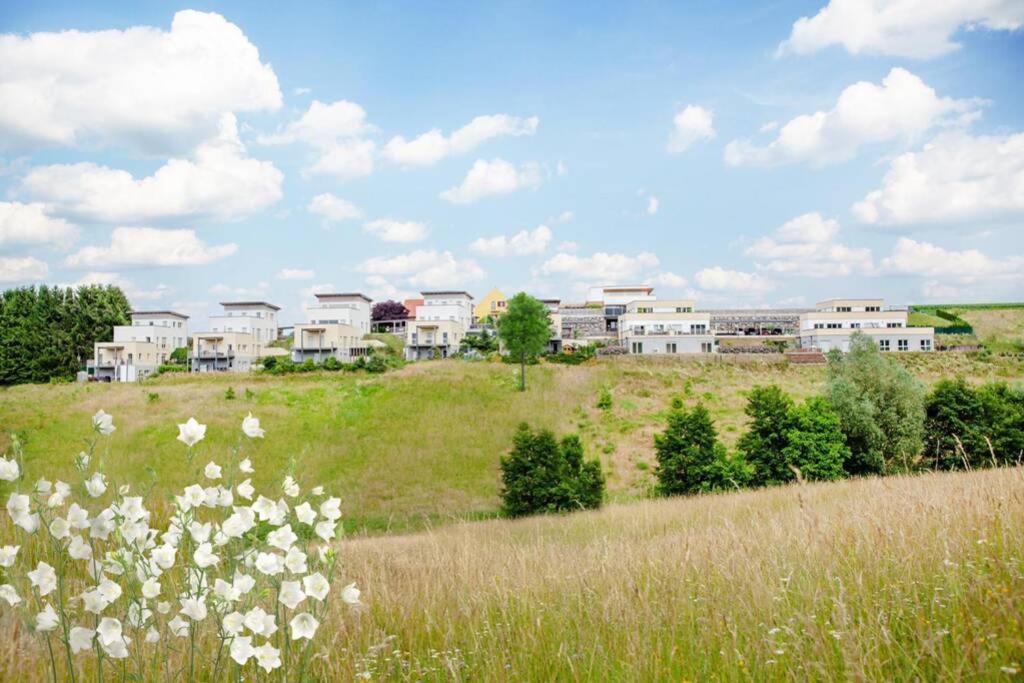 Gaestetraum Mit Wunderschoenem Ausblick Und Garten Apartment Muhldorf Bei Feldbach Exterior foto