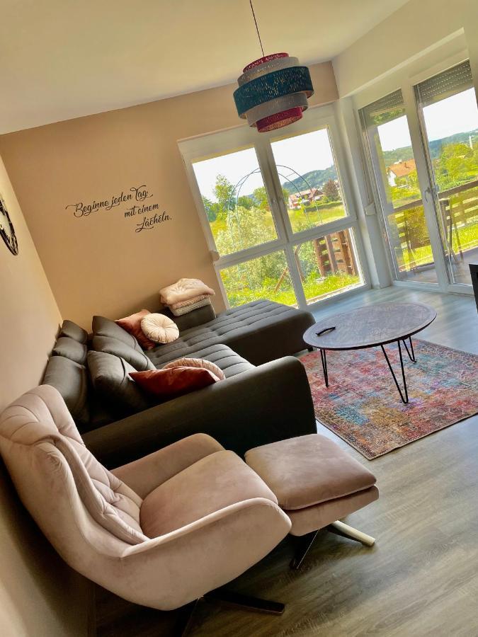 Gaestetraum Mit Wunderschoenem Ausblick Und Garten Apartment Muhldorf Bei Feldbach Exterior foto