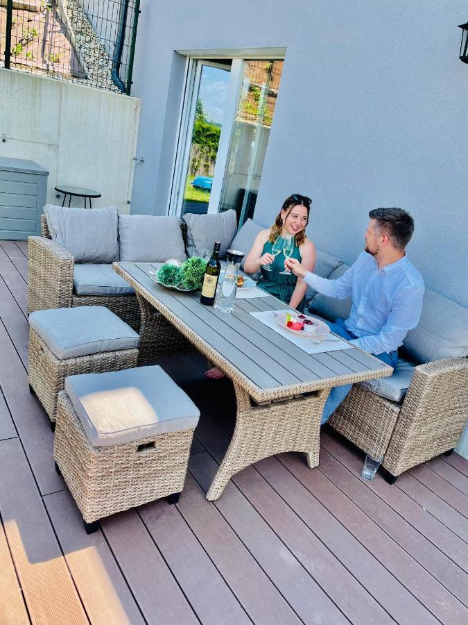 Gaestetraum Mit Wunderschoenem Ausblick Und Garten Apartment Muhldorf Bei Feldbach Exterior foto
